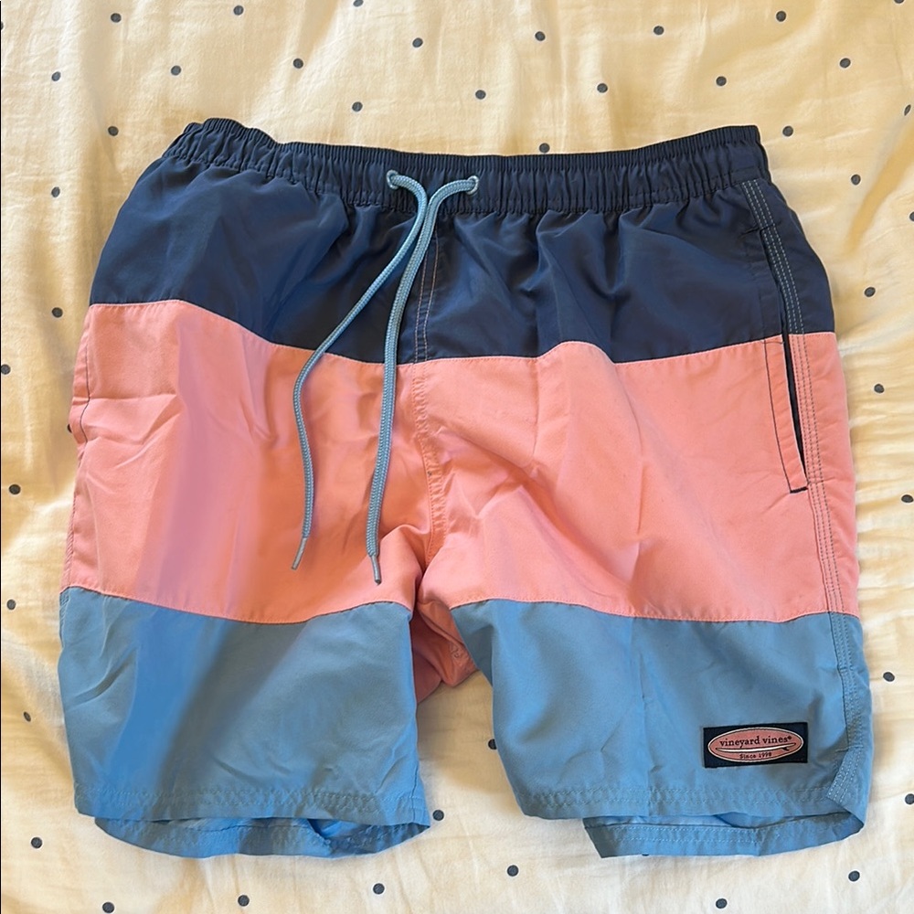 Men’s Vinyard Vines Swim Trunks - S